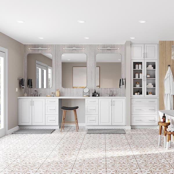 https://images.thdstatic.com/productImages/9887f73c-9971-46b5-9286-eb764d1dd12e/svn/white-hampton-bay-assembled-kitchen-cabinets-bf12-elwh-d4_600.jpg