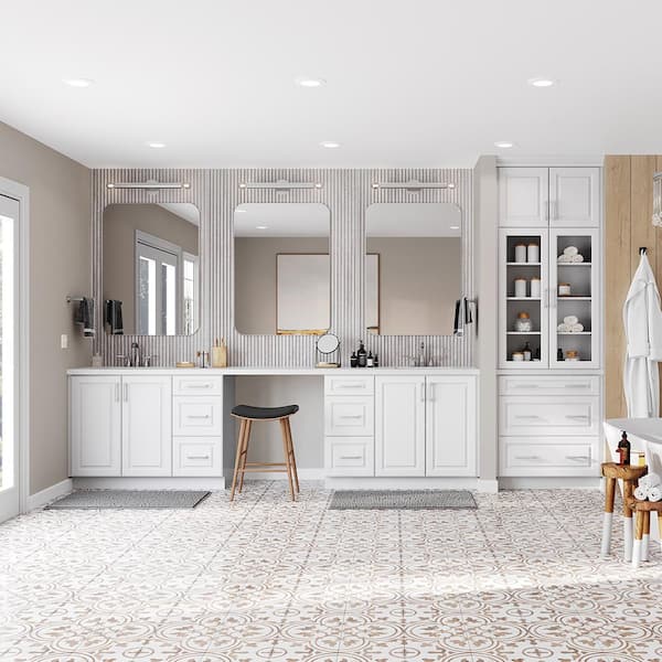 https://images.thdstatic.com/productImages/9887f73c-9971-46b5-9286-eb764d1dd12e/svn/white-hampton-bay-assembled-kitchen-cabinets-vt3d24-elwh-e1_600.jpg