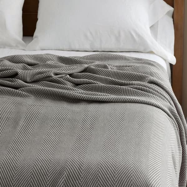 Legends Hotel Elowen Chevron Collection Gray Cotton King/California King Woven Blanket