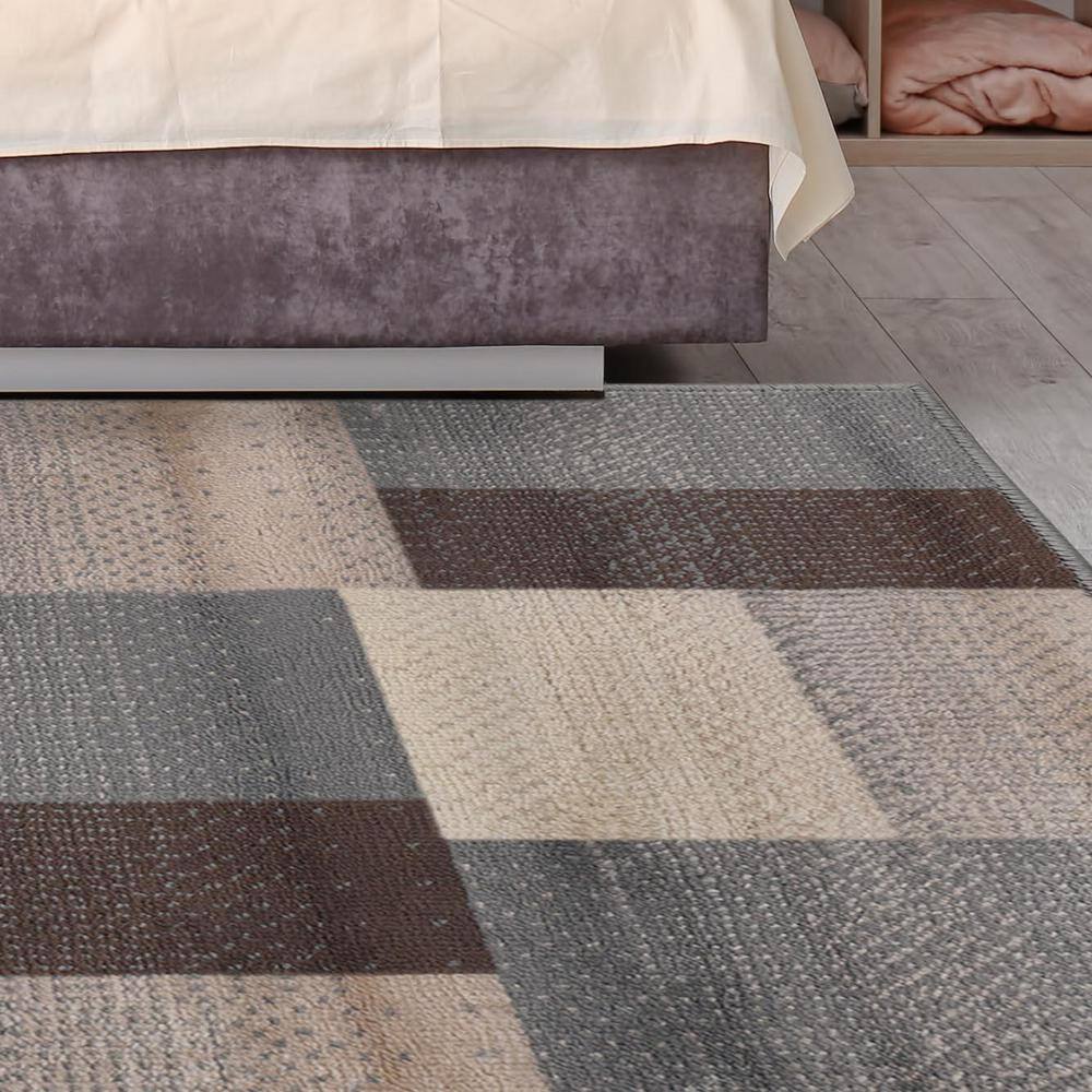 Gray Geometric Medium Pile Polypropylene Area Rug 4' x 6'
