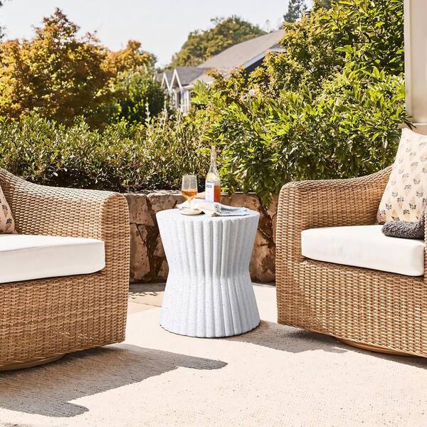 LuxenHome Fluted Concrete Look Accent Table – 18.1"H Round Outdoor Side Table, White & Gray, For Patio Garden