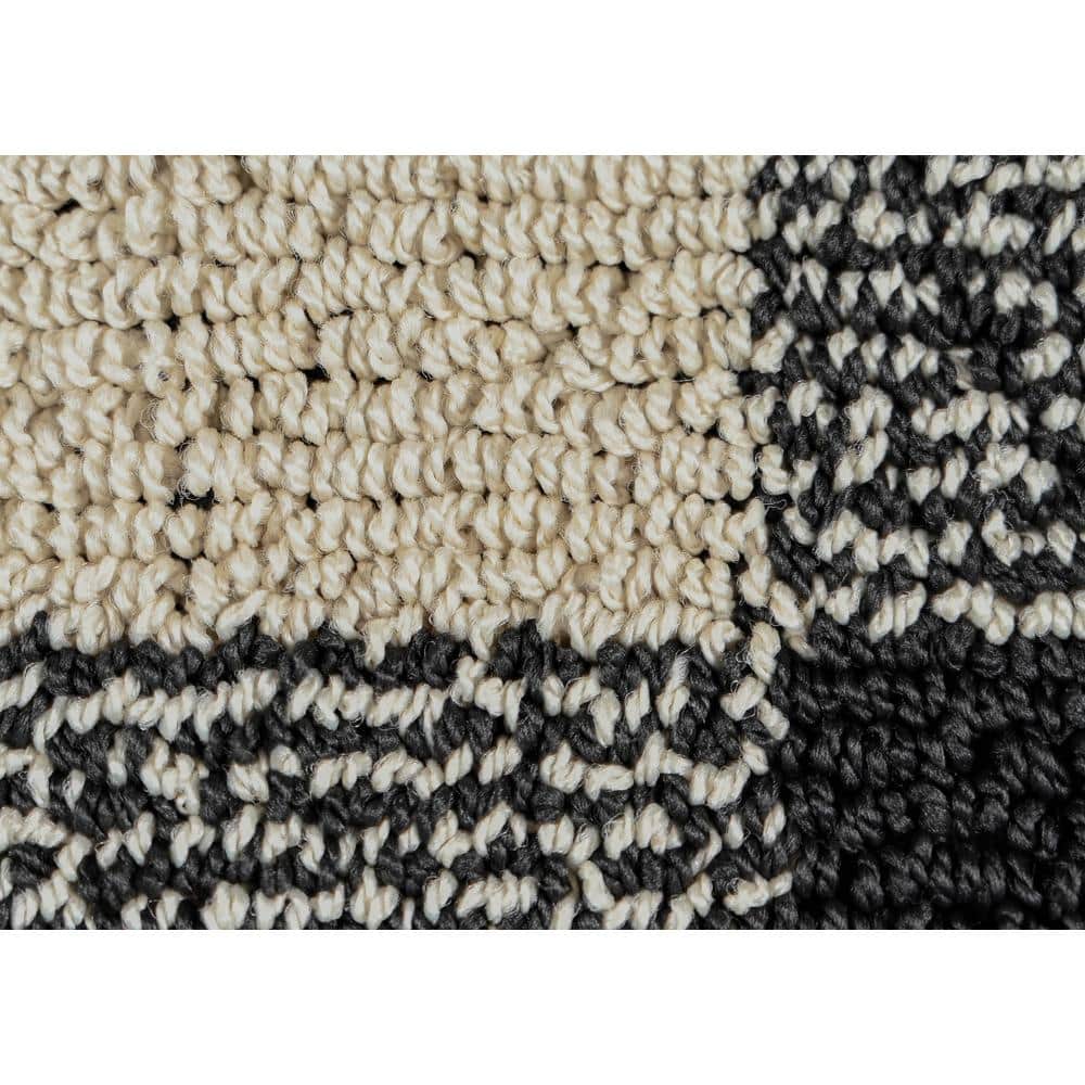 Modern Farmhouse 5' x 7' Tufted Buffalo Plaid Rug in Black/Ivory