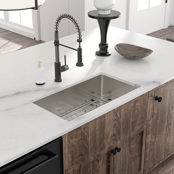 https://images.thdstatic.com/productImages/98b053f2-fba9-49b2-840b-56e75fee61e7/svn/stainless-steel-brushed-lordear-undermount-kitchen-sinks-sc3319-1u-c3_600.jpg