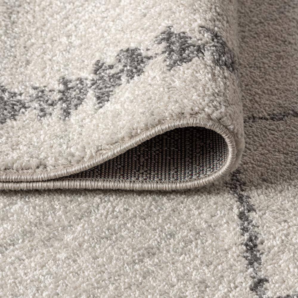 Gray and Ivory Geometric Rectangular Area Rug 3' x 5'