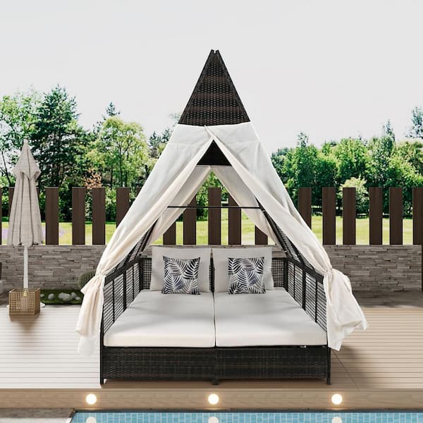 Harper & Bright Designs Wicker Outdoor Patio Day Bed with Cream Cushions, Adjustable Backrest, Curtains and Pillows