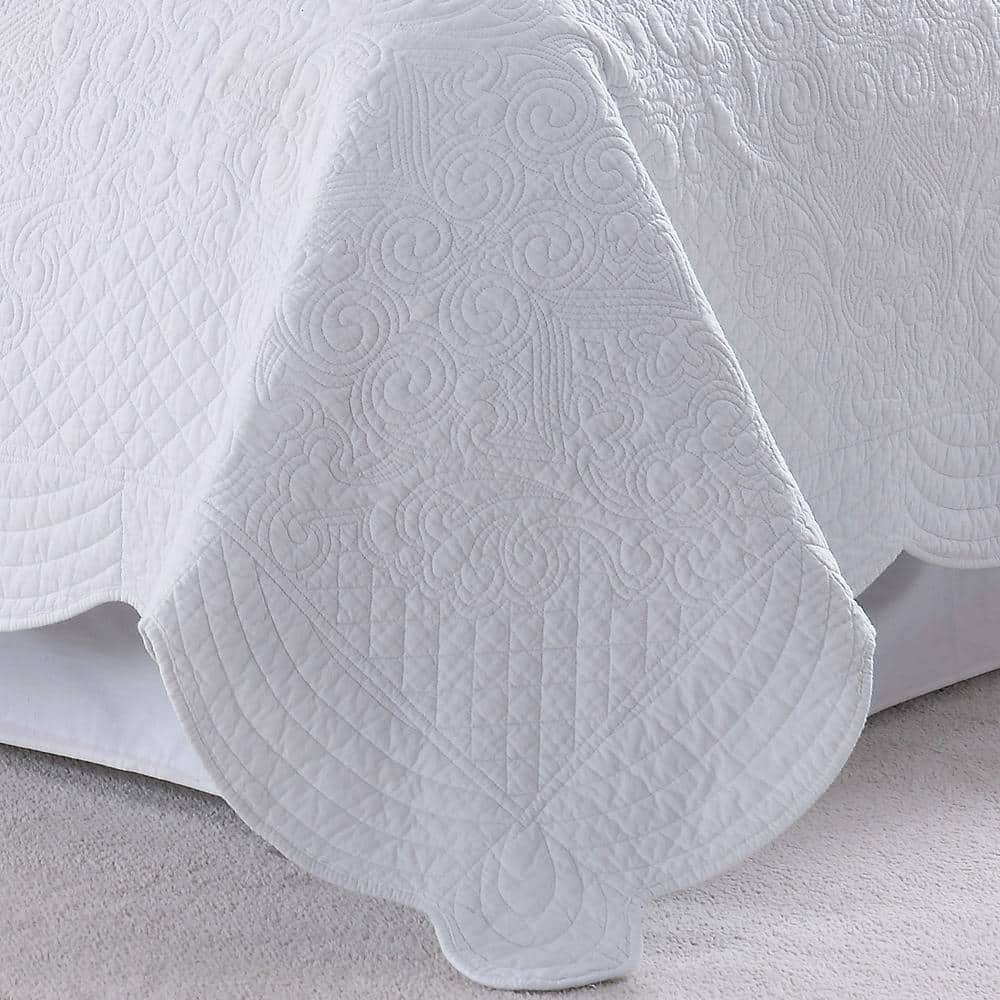 White Cotton Twin Scalloped Quilt Set