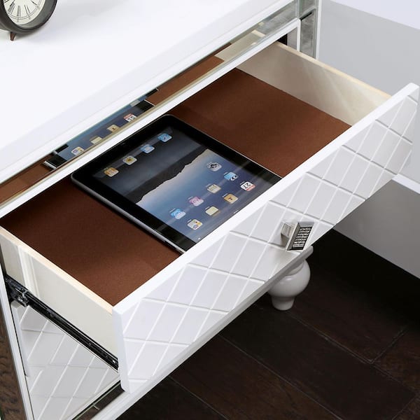 Furniture of America Seboya White 3-Drawer  Nightstand (27.88 in. H x 26 in. W x 17 in. D)