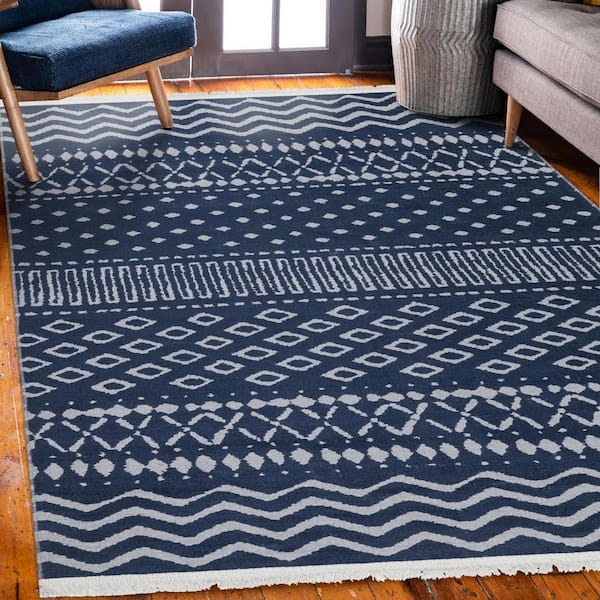 https://images.thdstatic.com/productImages/992443a0-eda3-449f-aa54-bcfbfc01d3f5/svn/5406-navy-ottomanson-area-rugs-lsb4706-5x7-76_600.jpg