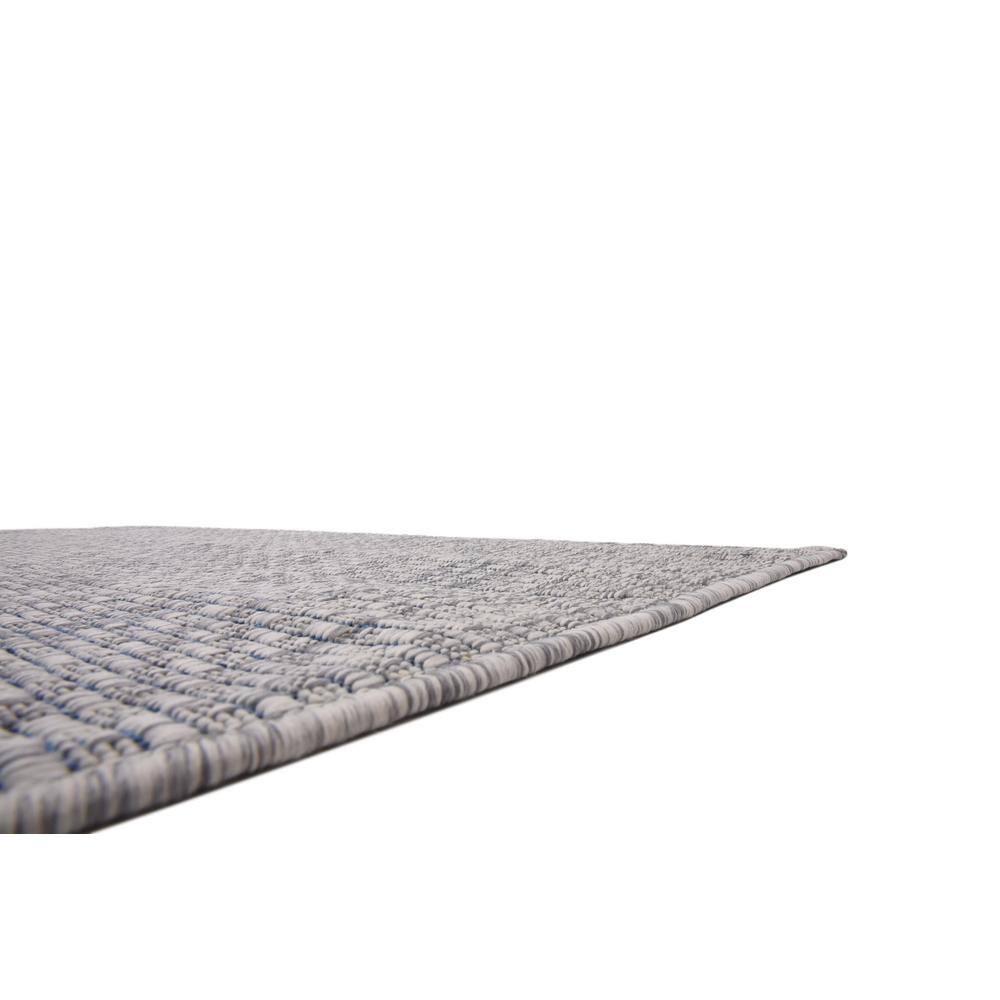 Light Gray Easy-Care Synthetic Outdoor Rug 4' x 6'