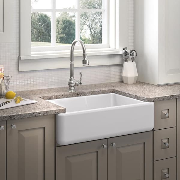 Artifacts Single-Handle Pull-Down Sprayer Kitchen Faucet in Vibrant Stainless