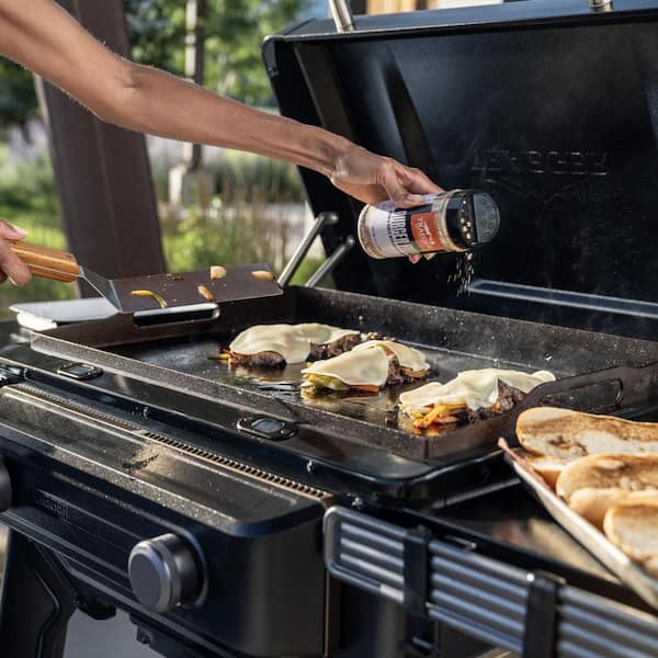 Traeger Flatrock 2-Burner Zone Grill, Propane Black Flat Top Griddle