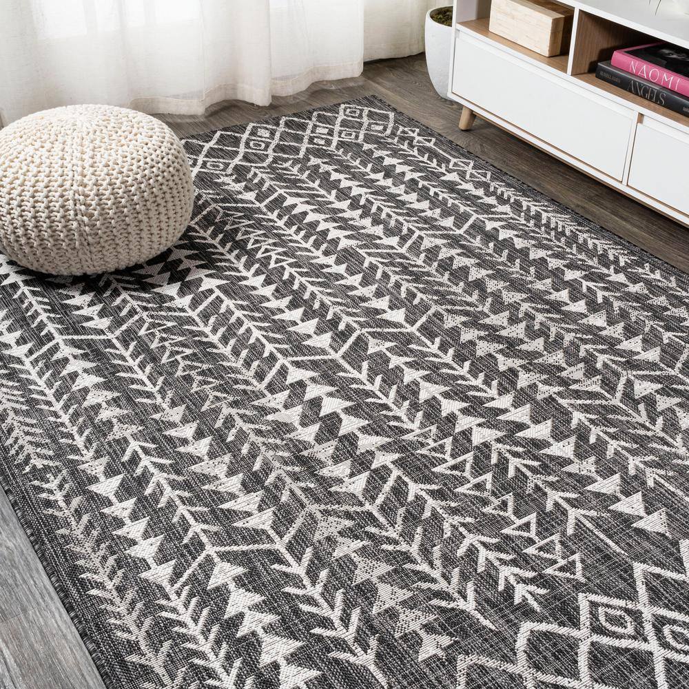 4' x 6' Black and Ivory Geometric Synthetic Area Rug