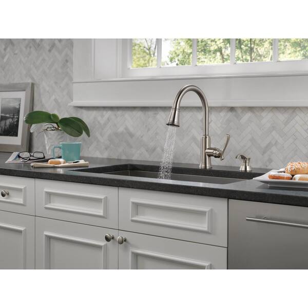 Delta Lakeview Single-Handle Pull-Down Sprayer Kitchen Faucet with