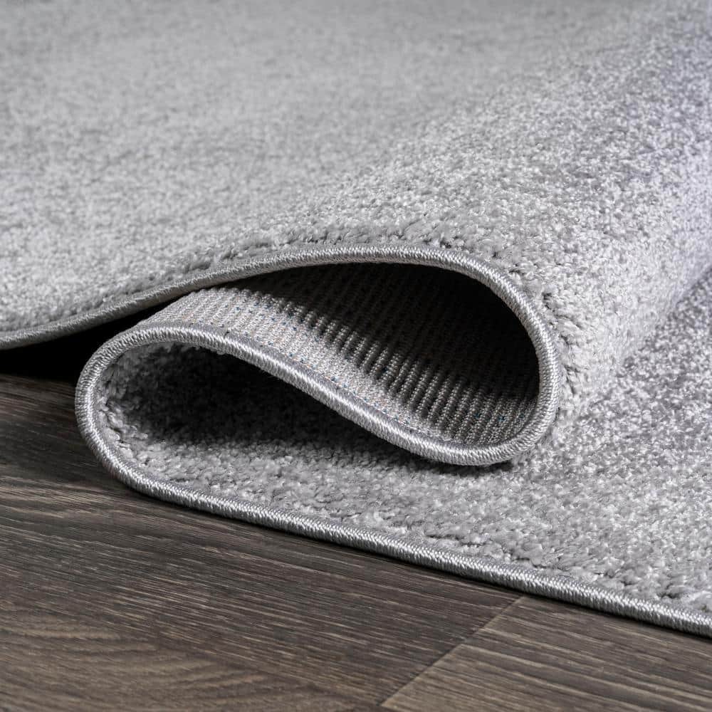 Light Gray Low-Pile Synthetic Indoor Area Rug 3' x 5'