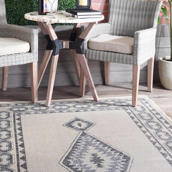 https://images.thdstatic.com/productImages/998b09f4-86d3-4a7a-aaf8-38780b01da5b/svn/light-gray-nuloom-outdoor-rugs-owch09a-8010-40_600.jpg