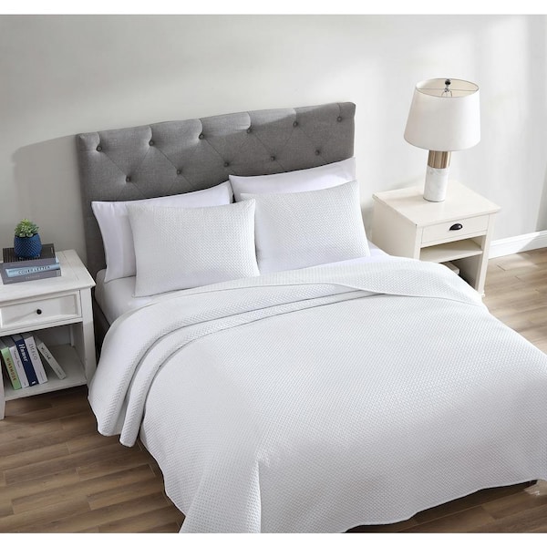 The Nesting Company Aspen 3-Piece White Microfiber Queen Quilt Set