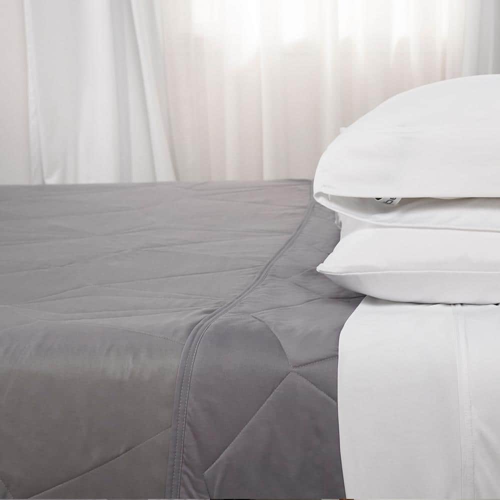 Queen Size Gray Dual-Sided Cooling Blanket with Moisture-Wicking Fabric