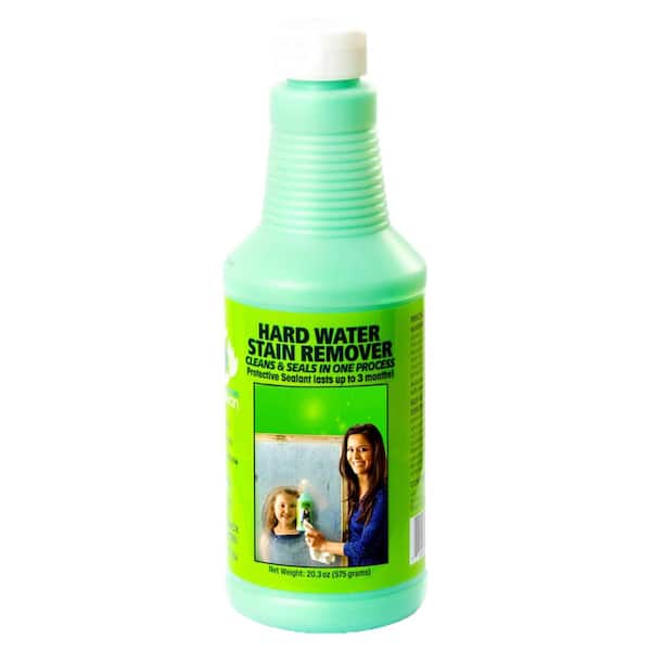 Premium AI Image  Window cleaner made of water vinegar in spray bottle