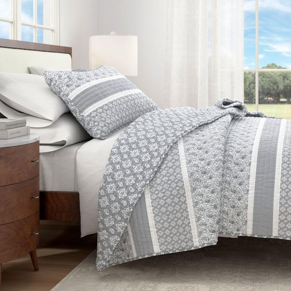 FRESHFOLDS Grey Full/Queen Paisley Floral Reversible 3-Piece Microfiber Quilt Set Bedspread