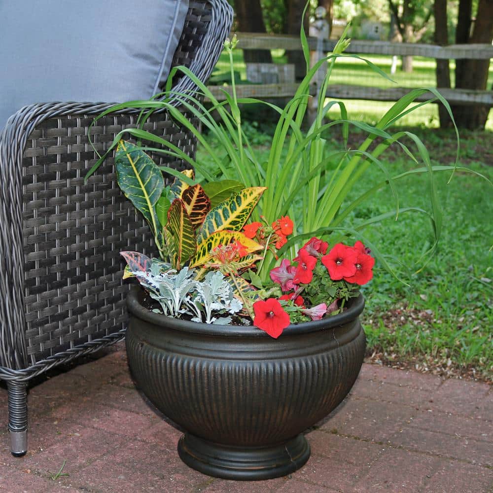 Rust Polyresin Ribbed Outdoor Planter Pot with Antique Finish