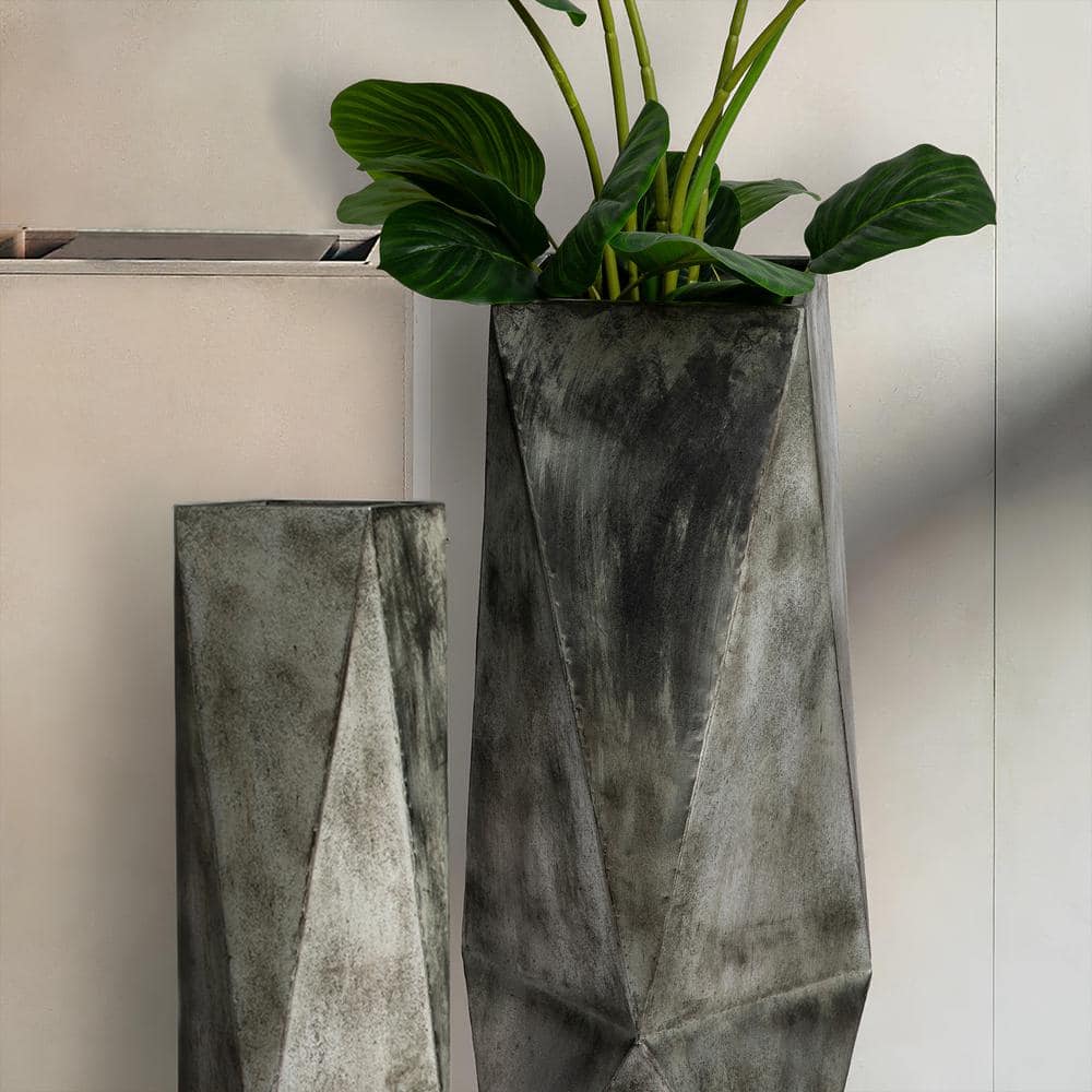 しるばーほーく Glitzhome 27.25 in. H 23.50 in. H Metal Geometric Antique Silver