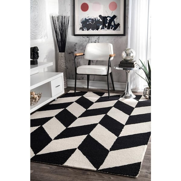 https://images.thdstatic.com/productImages/9a031ce3-25da-41d0-8faa-bf02bbe81058/svn/black-and-white-nuloom-area-rugs-mthm03a-860116-e1_600.jpg