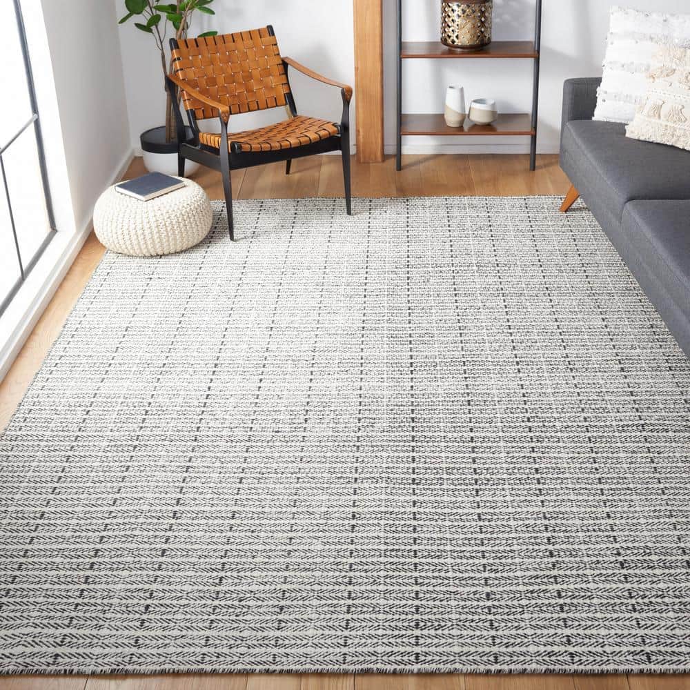 Handmade Black and Ivory Wool Tufted Reversible Area Rug, 9' x 12'