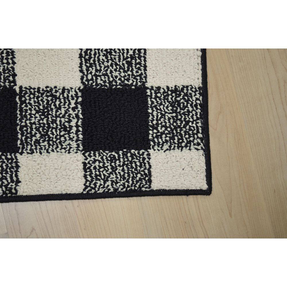 Country Living Tufted Buffalo Plaid 5' x 7' Black/Ivory Area Rug
