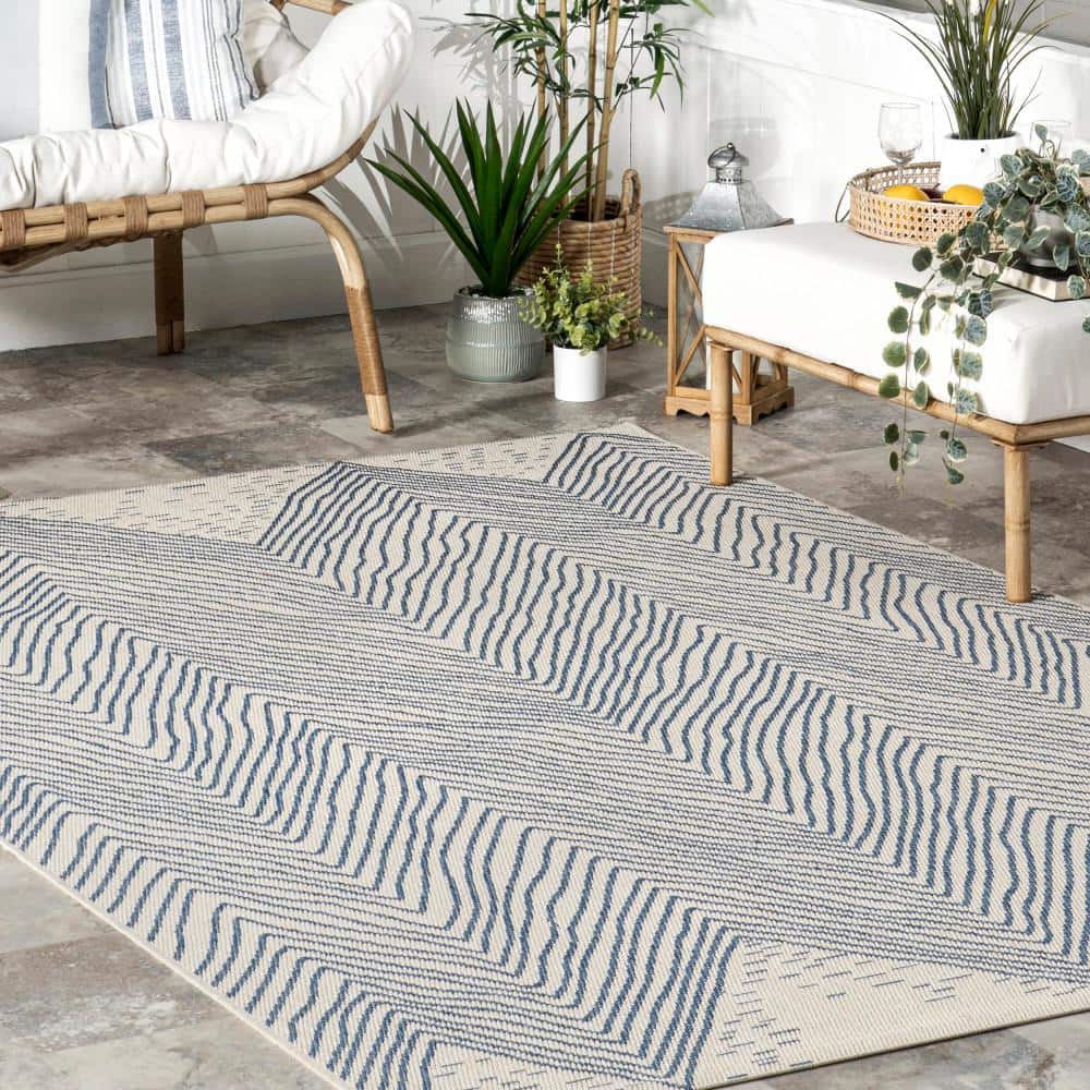 Reversible Chevron Waves Blue Synthetic 3'x5' Indoor/Outdoor Rug