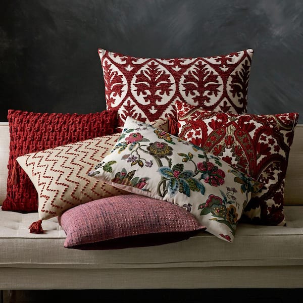 red throw pillows for bed