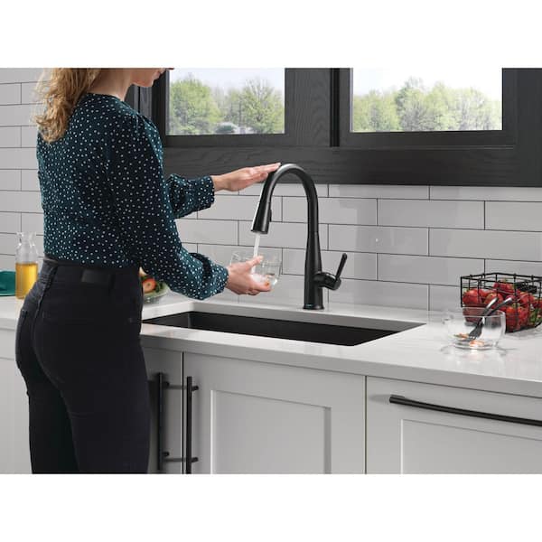 Delta Essa Touch/Touchless Matte Black 16 in. H Pull Down Sprayer