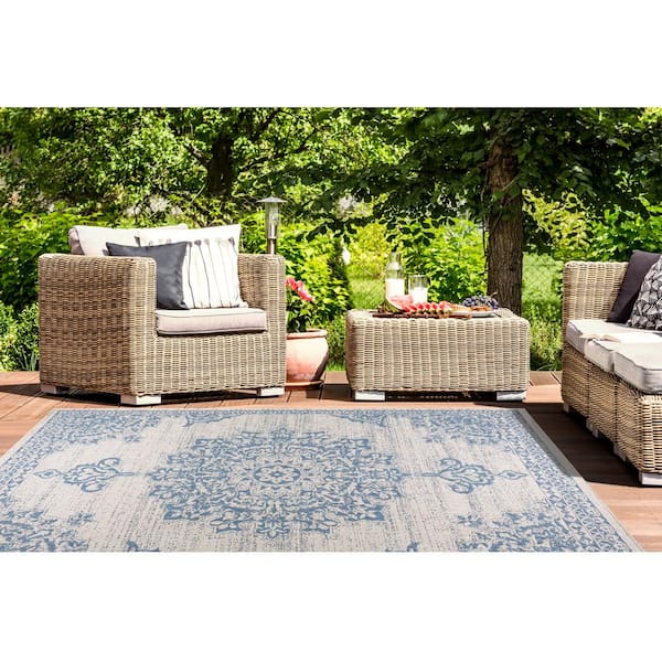 Patio Country Azalea Gray/Blue 8 ft. x 10 ft. Medallion Indoor/Outdoor Area Rug