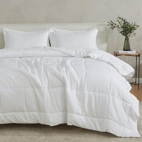 FRESHFOLDS White 3 Piece White Reversible Down Alternative Full / Queen Microfiber Comforter Set