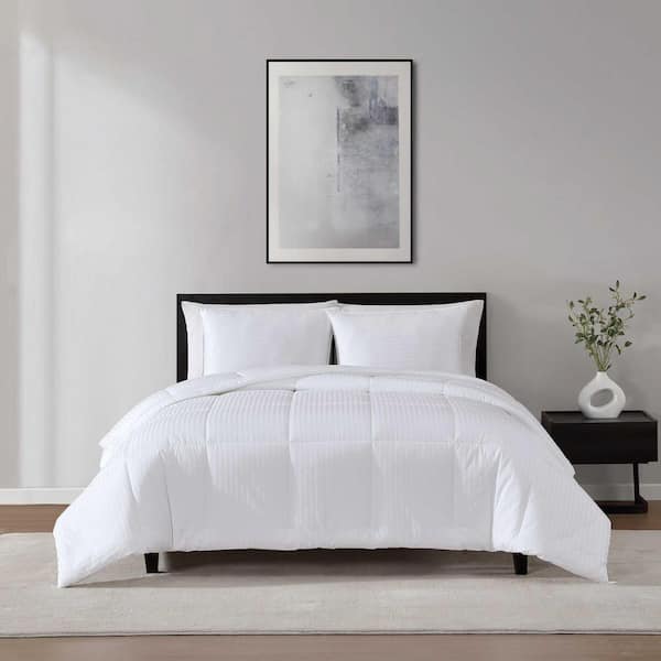VW Signature 1-Piece White 100% Cotton King Down Alternative Utility Comforter