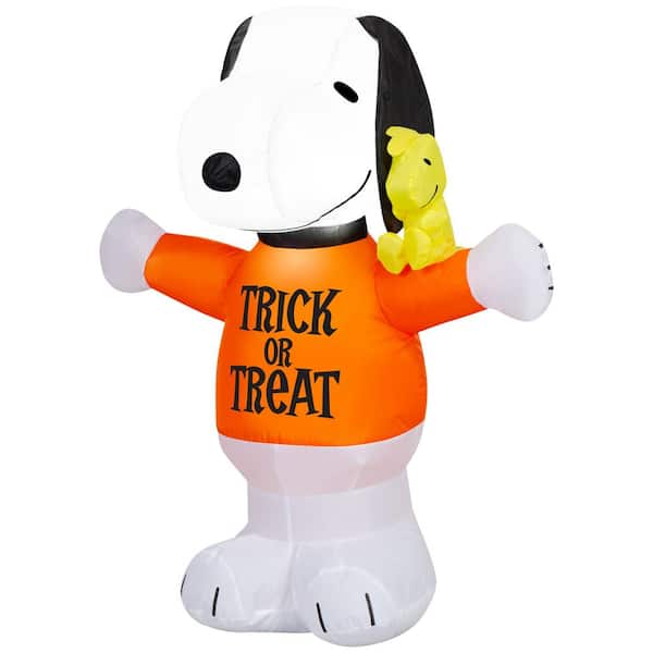 3.2 ft Airblown-Snoopy in Trick or Treat Shirt with Woodstock Halloween Inflatable
