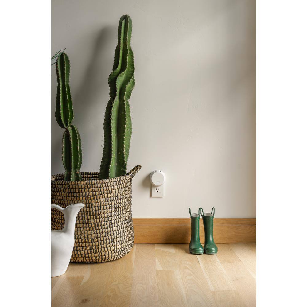 White Smart Home Fragrance Diffuser with Pacific Aqua and Linens & Surf Refills