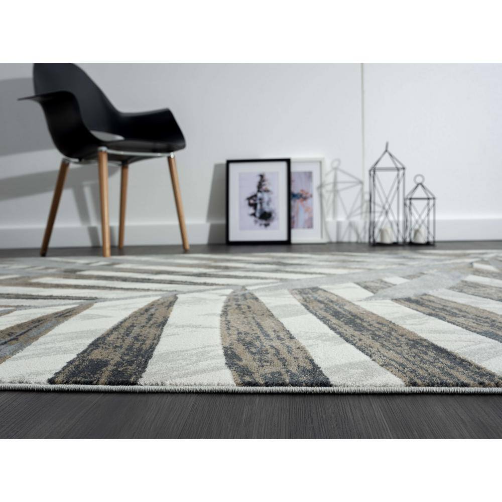 Gray and Brown Floral Palm Leaves Synthetic Area Rug, 5'3" x 7'6"