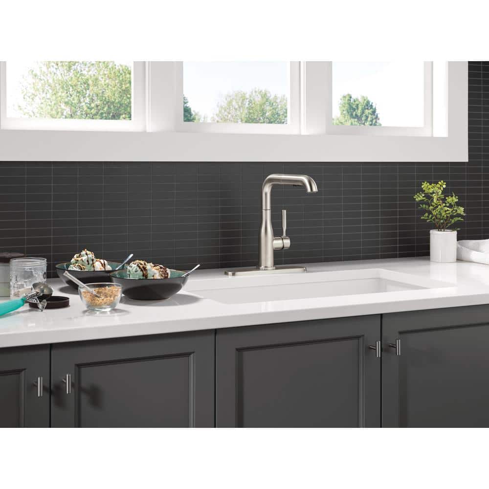 Almari Stainless Steel Pull-Out Kitchen Faucet with Magnetic Docking