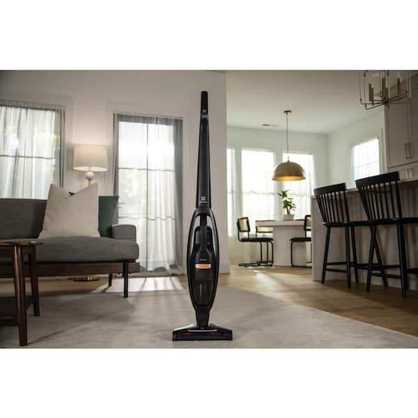 Electrolux Wellq7 Vacuum Denim Blue