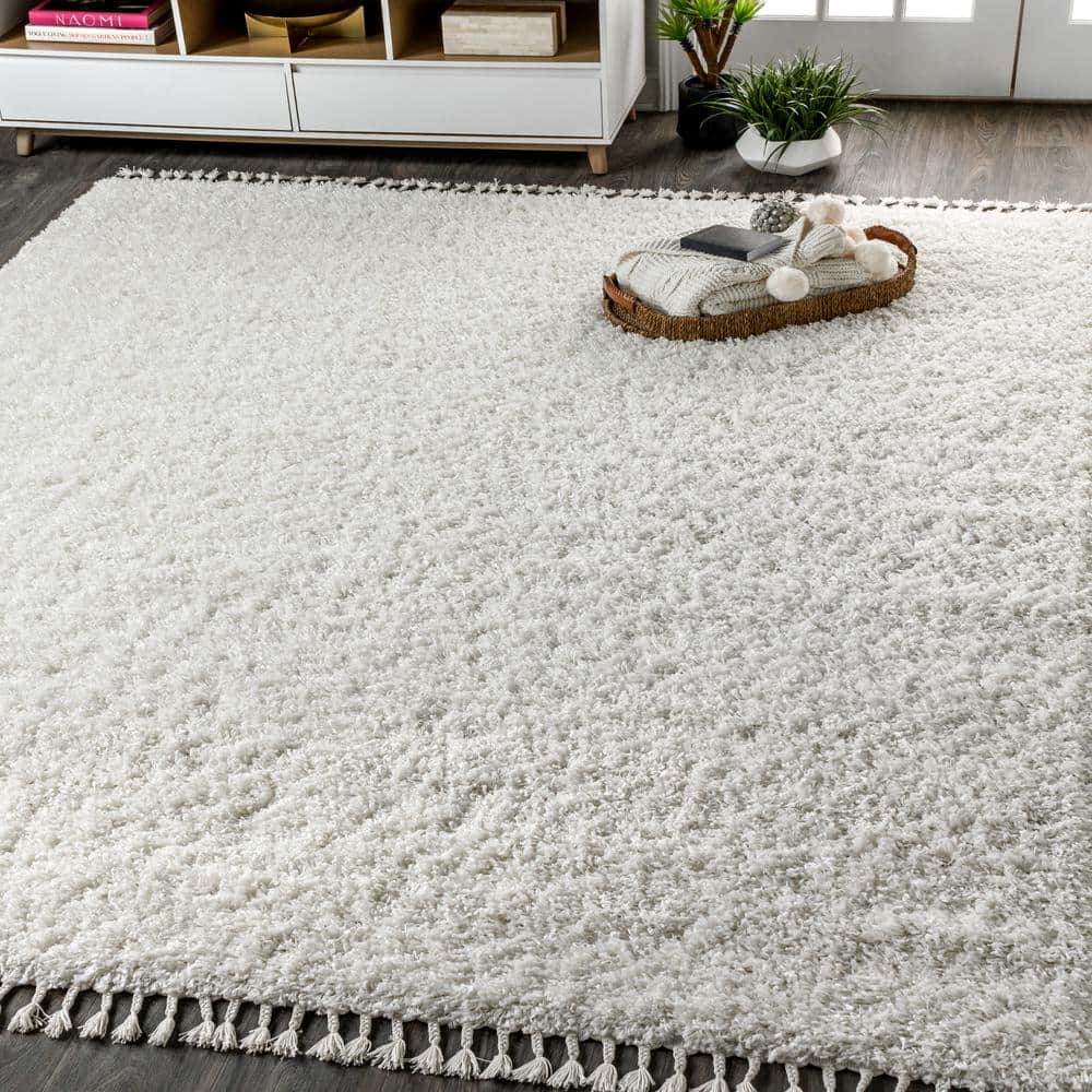JONATHAN Y Mercer Shag Plush Tassel White 5 ft. x 8 ft. Area Rug