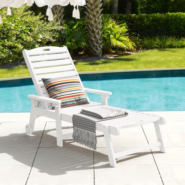 LUE BONA Hampton White Patio Plastic Outdoor Chaise Lounge Chair with Adjustable Backrest Pool Lounge Chair and Wheels Set of 1