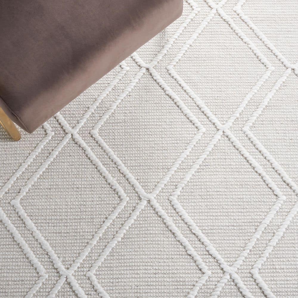 Light Grey and Ivory 6' x 9' Handmade Wool and Synthetic Area Rug