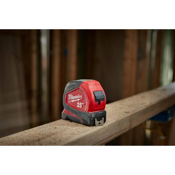Milwaukee 48-22-6626 8 m/26 ft. Compact Tape Measure