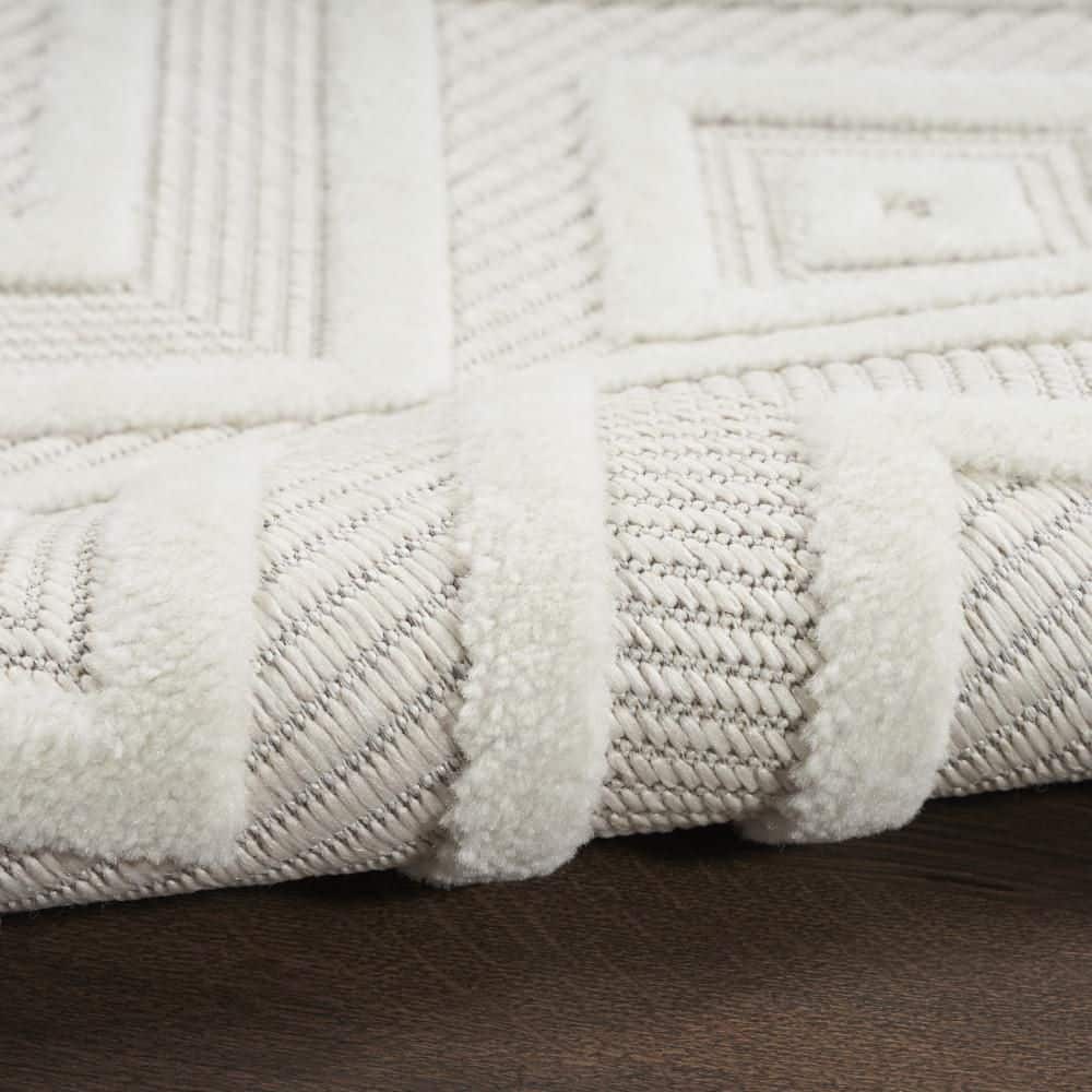 Ivory Diamond Easy-Care 9' x 12' Synthetic Indoor/Outdoor Rug