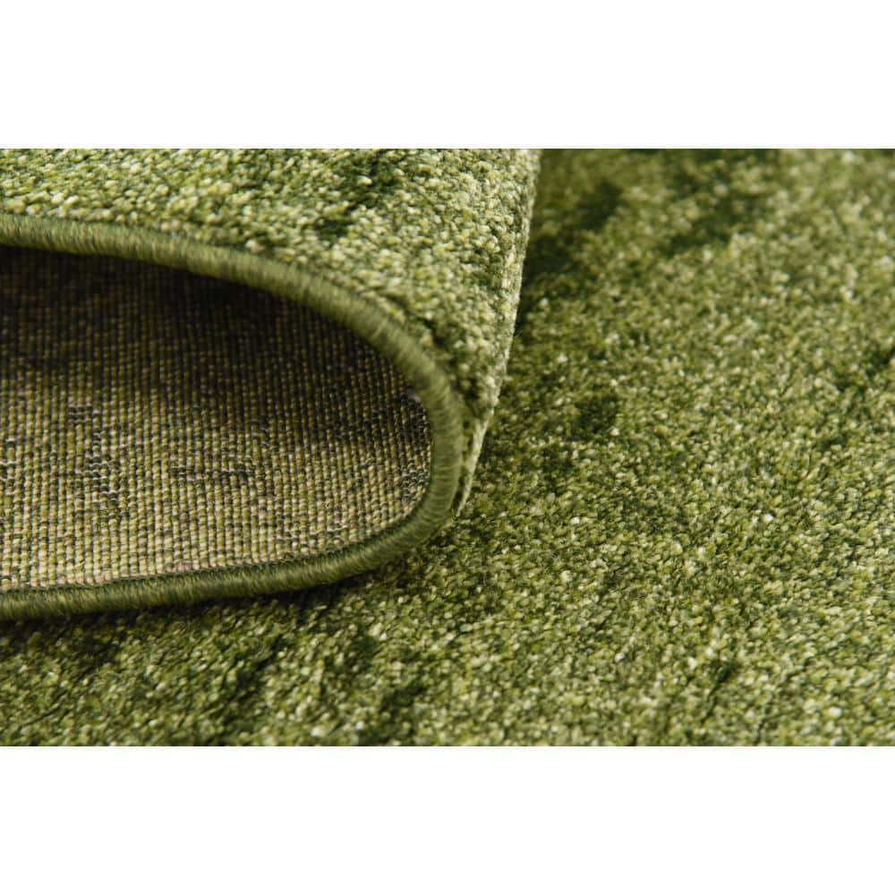 Reversible Green Synthetic 5'3" x 8' Easy-Care Rectangular Rug