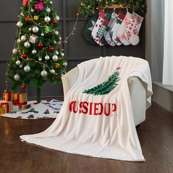 https://images.thdstatic.com/productImages/9c007250-a24f-4cc8-9bbc-21aba71085fe/svn/country-living-christmas-textiles-cl106muos-c3_600.jpg