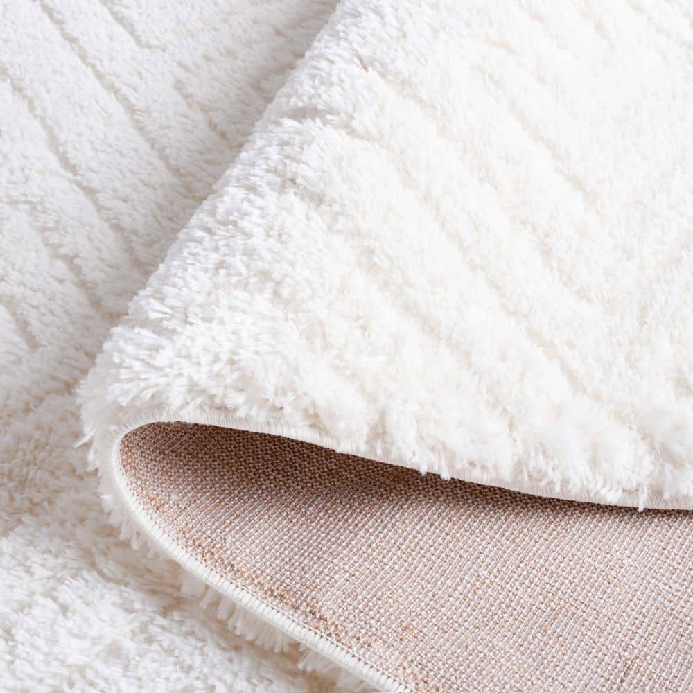 White Geometric Shag Synthetic 4' x 6' Area Rug
