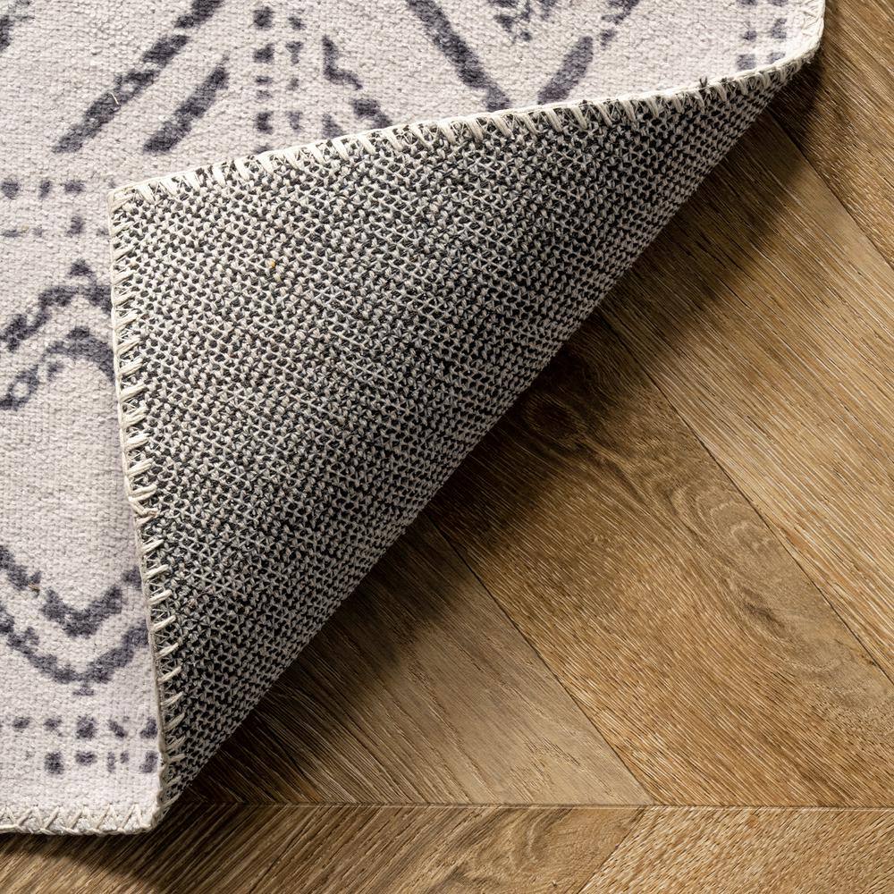 Gray and Ivory Synthetic Medallion 8' x 10' Washable Area Rug