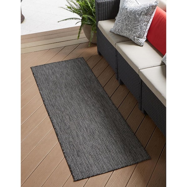 Outdoor Solid Black 2' 0 x 6' 0 Runner Rug