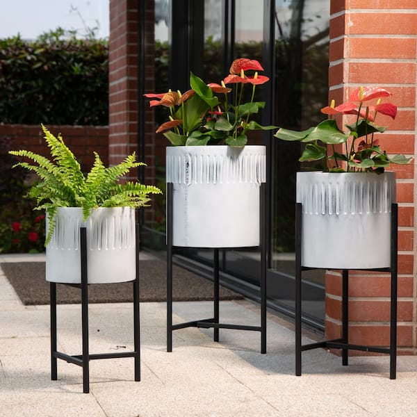 Glitzhome Washed White Metal Plant Stands (Set of 3)